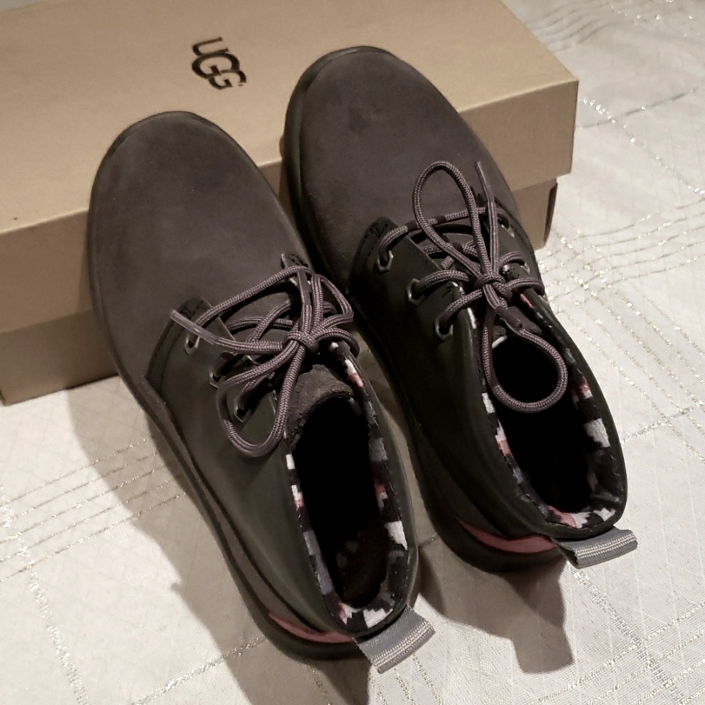 UGG New BOOTs KIDS Suede CANOE REFLECTIVE Treadlite Chukka Grey Red Black NIB 13